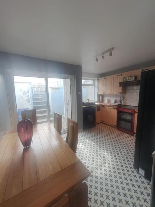 فيلا Guardian View Abertillery المظهر الخارجي الصورة
